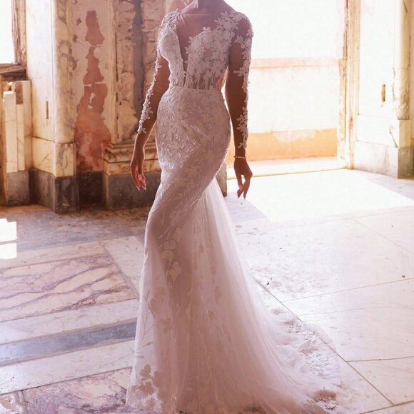 Women's Elegant Luxurious Embroidered Lace Sheer Long Sleeve wedding dress - Picture 4 of 5